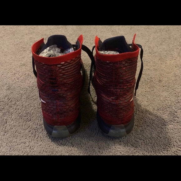 Kobe 10 - Picture 2 of 5